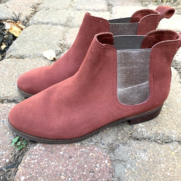 maroon shoe boots